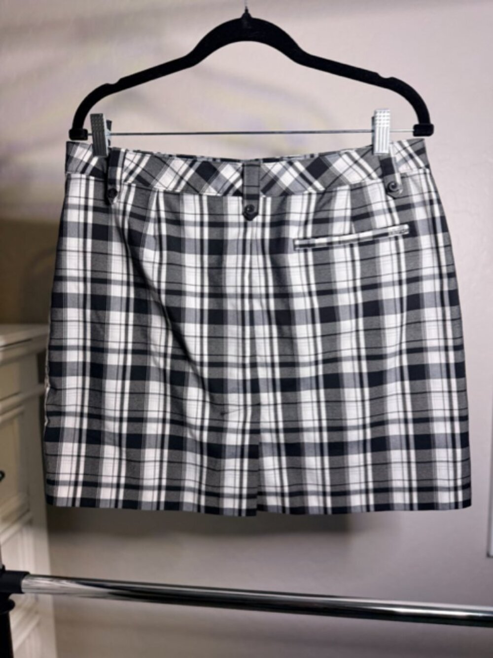 IZOD Golf Plaid Athletic Skort, Size 10 - Picture 4 of 8
